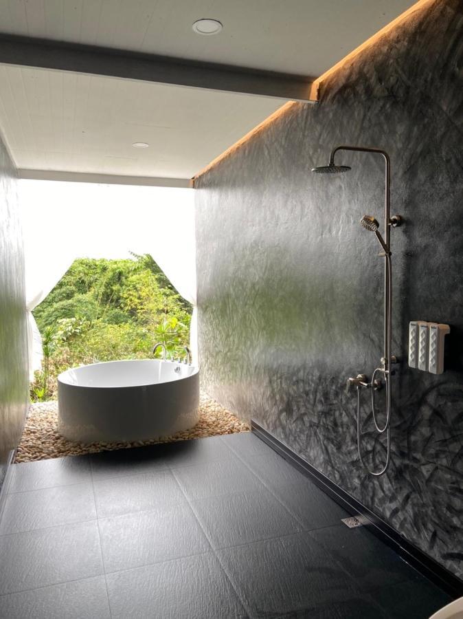 מלון Khao Sok National Park Tanoshi Glamping In Khao Sok מראה חיצוני תמונה