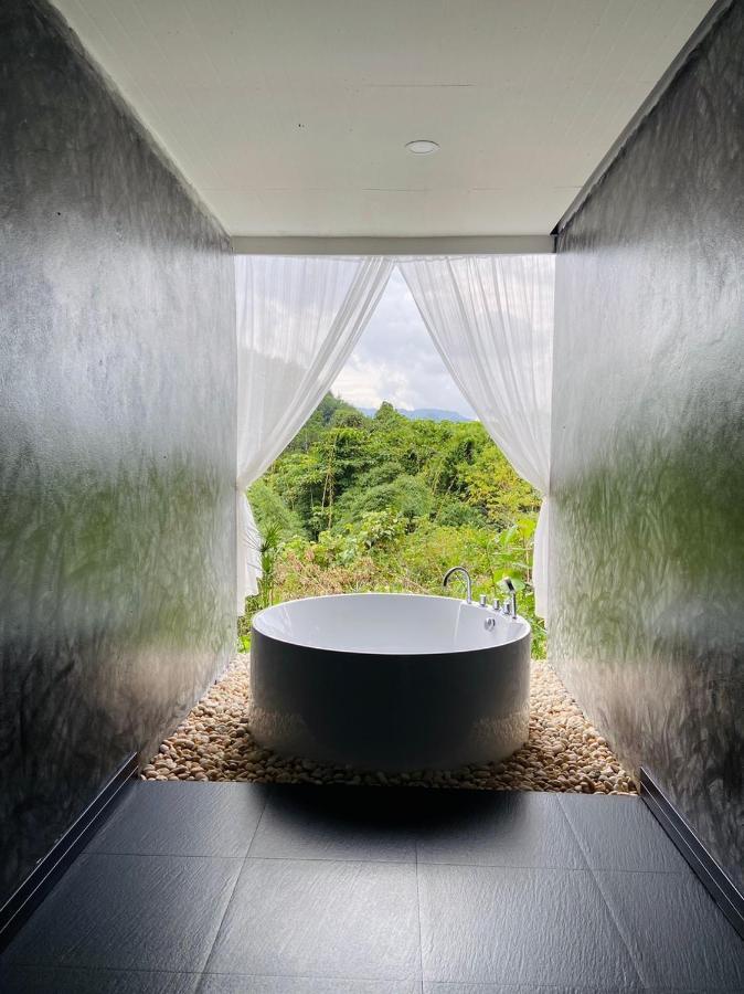 מלון Khao Sok National Park Tanoshi Glamping In Khao Sok מראה חיצוני תמונה