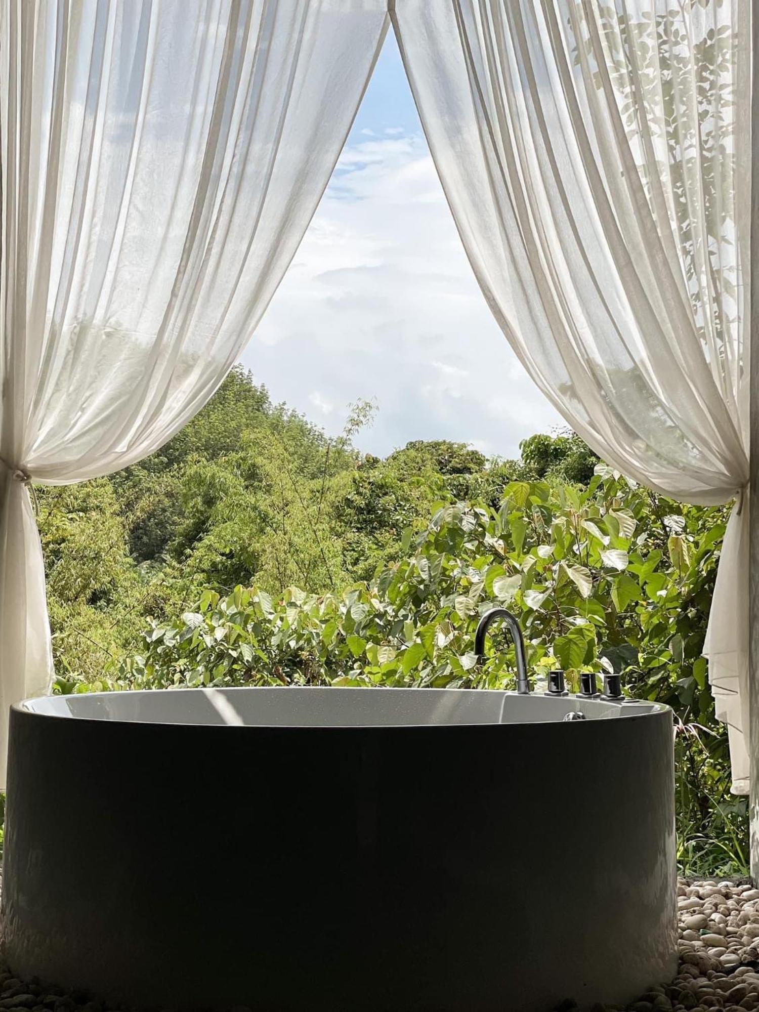 מלון Khao Sok National Park Tanoshi Glamping In Khao Sok מראה חיצוני תמונה